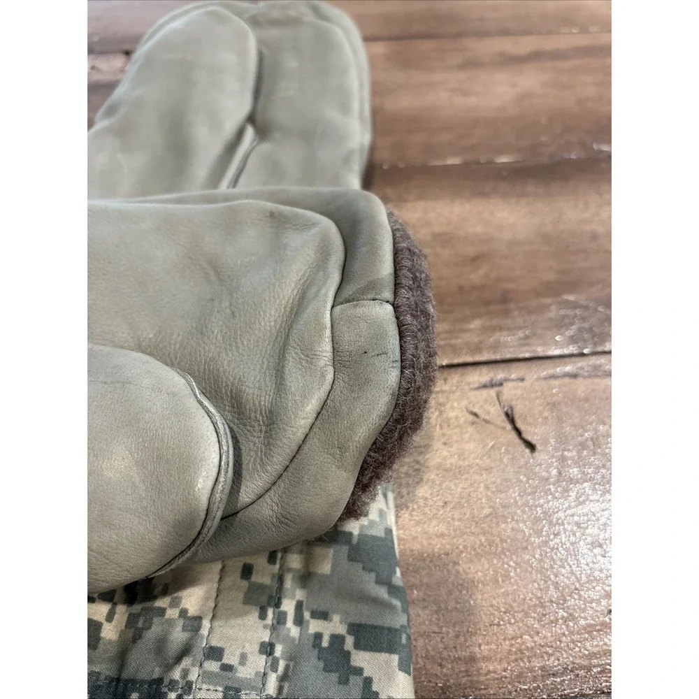 Large - US Army UCP / ACU Camouflage Extreme Cold Weather Mittens Gloves & Liner